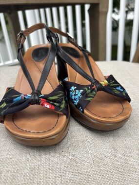 Dansko Natalie floral strap clog sandals 38 (8.5)